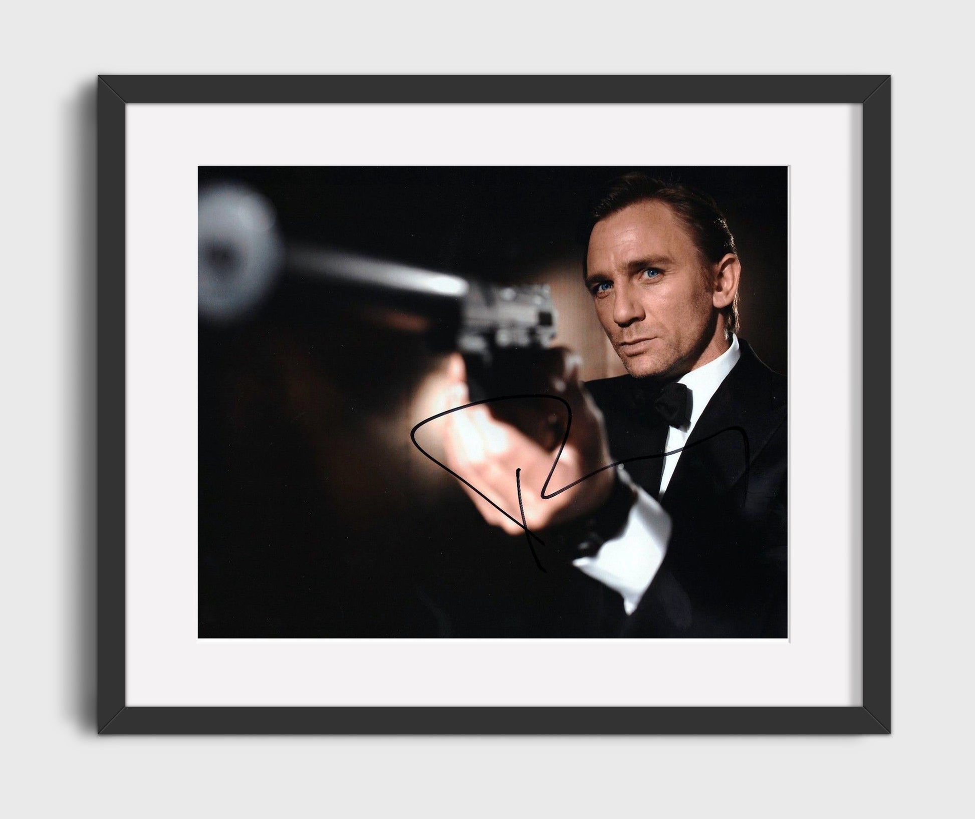 Casino Royale - Daniel Craig - James Bond - Casino tension moment movie wall art 16x20 Gallery Frame