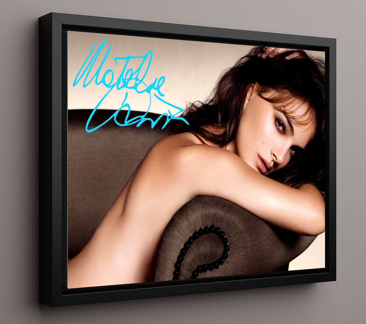 Closer - Natalie Portman - Alice - Bare shoulders movie wall art 16x20 Framed Canvas