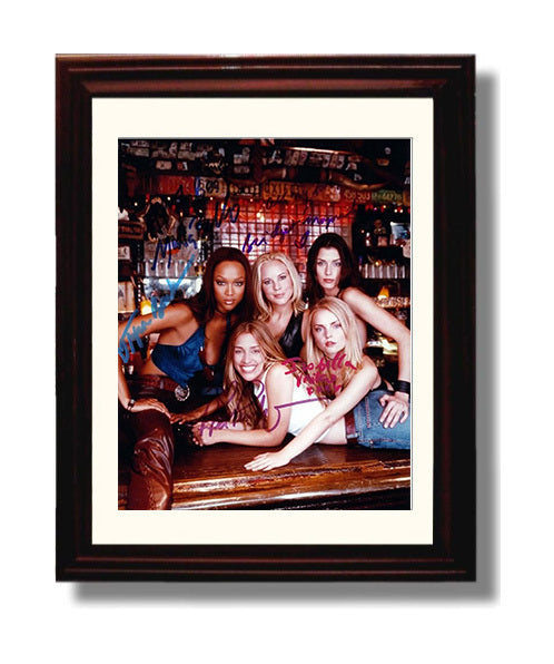 Coyote Ugly - Tyra Banks - Zoe - Ensemble Cast Bar Counter Group Shot movie wall art 8x10 Beveled Frame