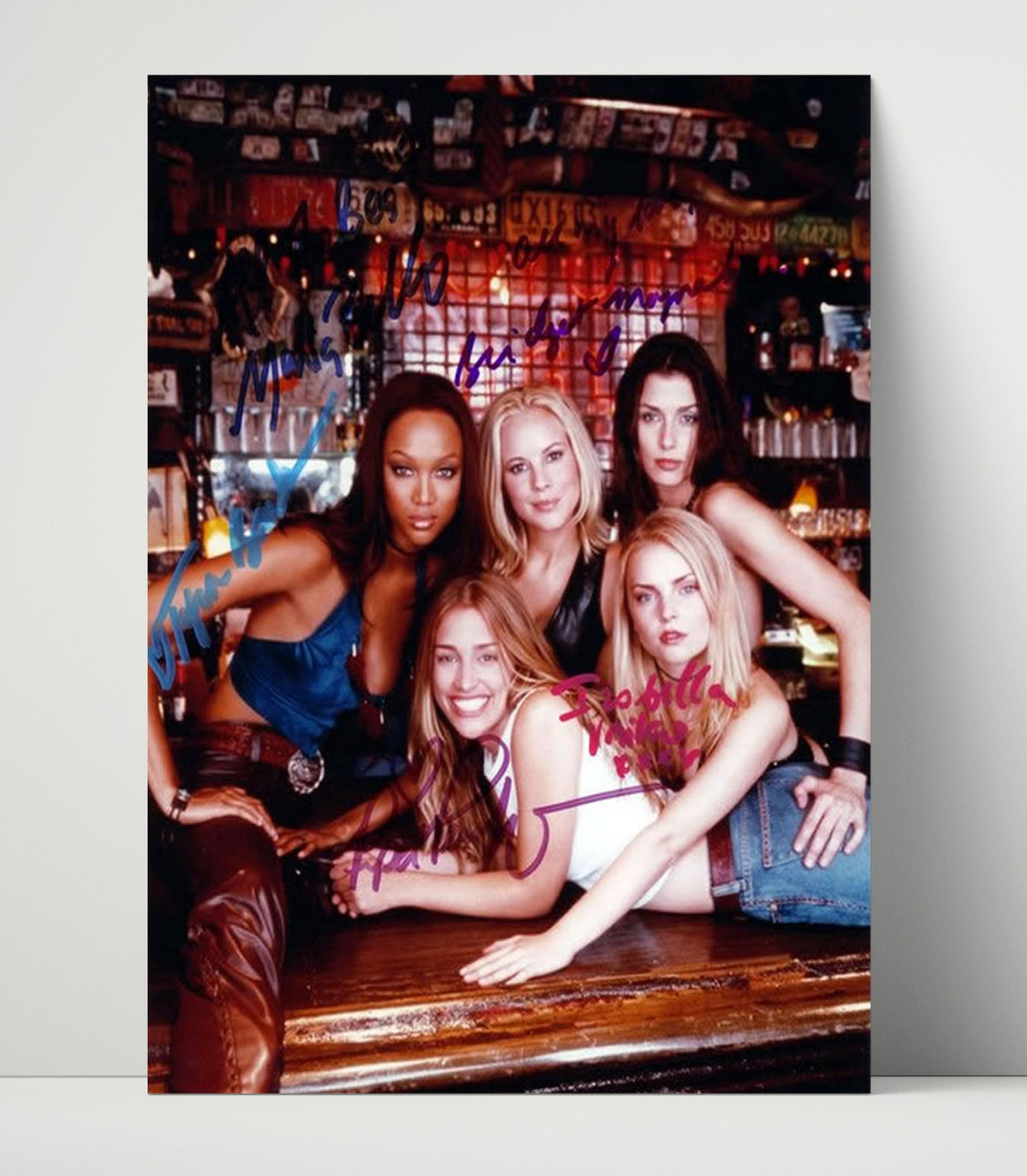Coyote Ugly - Tyra Banks - Zoe - Ensemble Cast Bar Counter Group Shot movie wall art 16x20 Unframed Print