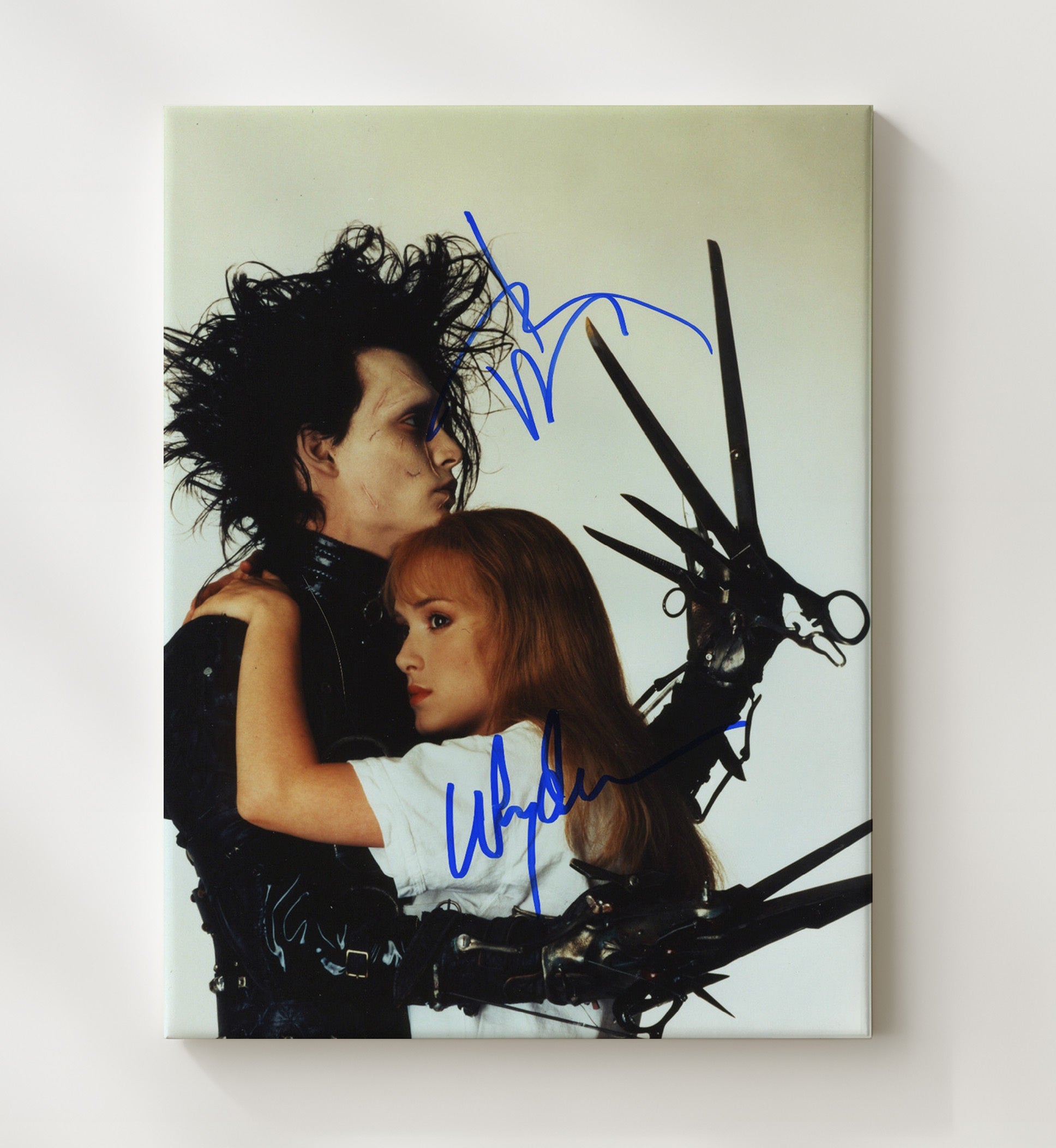 Edward Scissorhands - Johnny Depp - Edwardand Winona Ryder - KimGothic Fairy-Tale Embrace Vintage Movie Wall Art - 20x24 Canvas movie decor