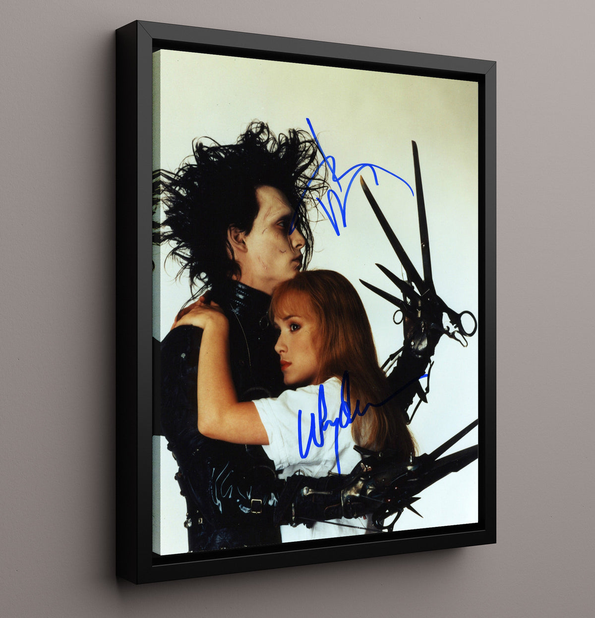 Edward Scissorhands - Johnny Depp - Edward and Winona Ryder - Kim - Gothic Fairy-Tale Embrace movie wall art 16x20 Framed Canvas