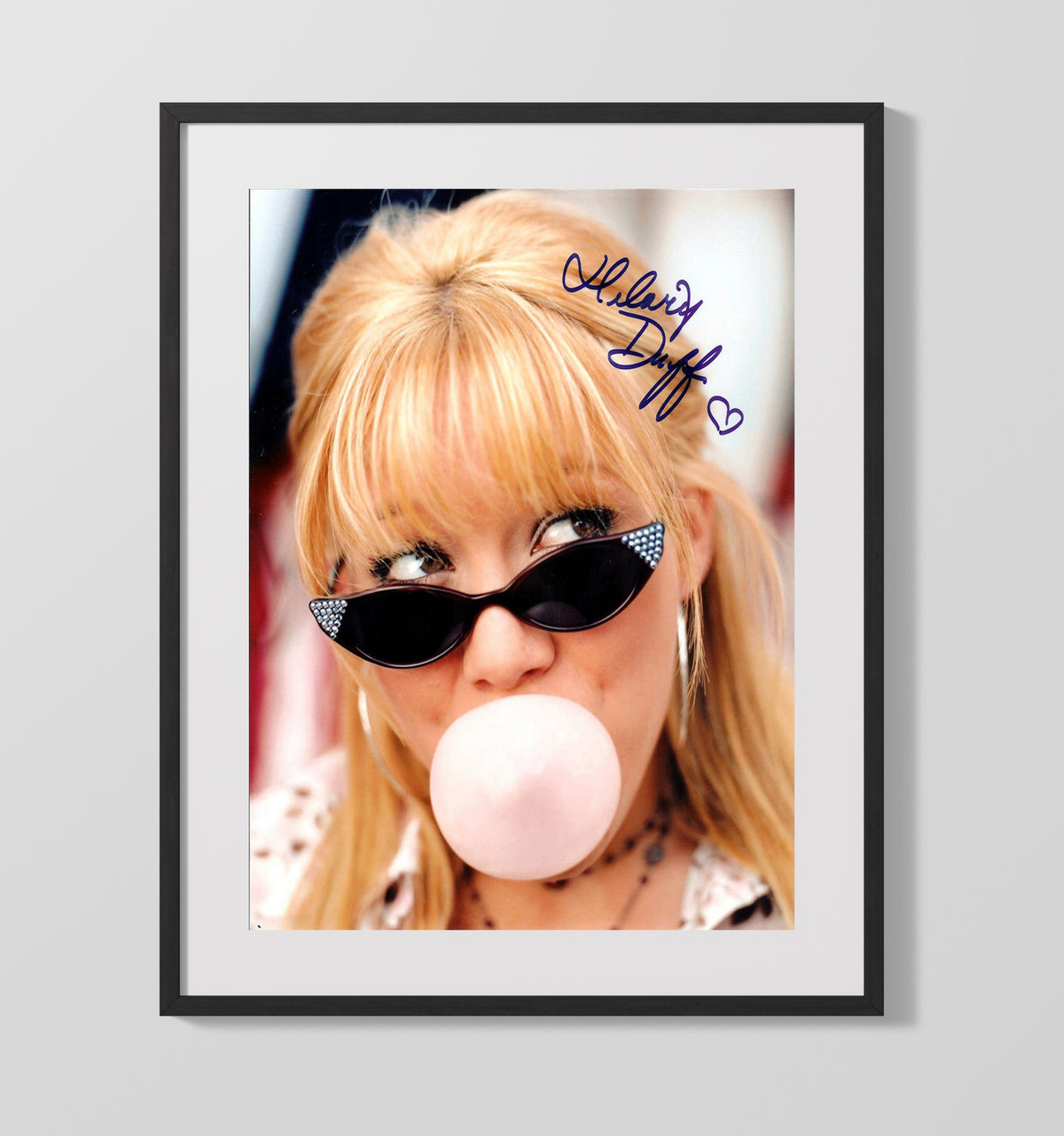 Hilary Duff - Bubblegum Pop Star Bubble Pose movie wall art 16x20 Gallery Frame