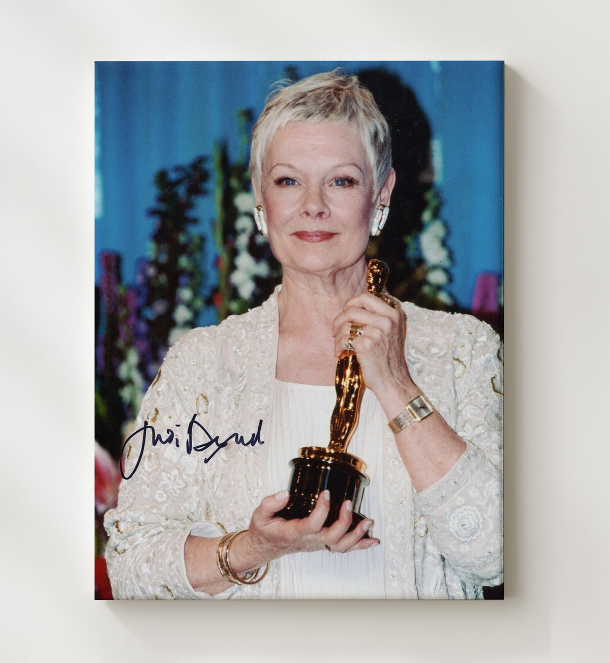Judi Dench - Oscar Winner Holding Academy Award movie wall art 20x24 Canvas