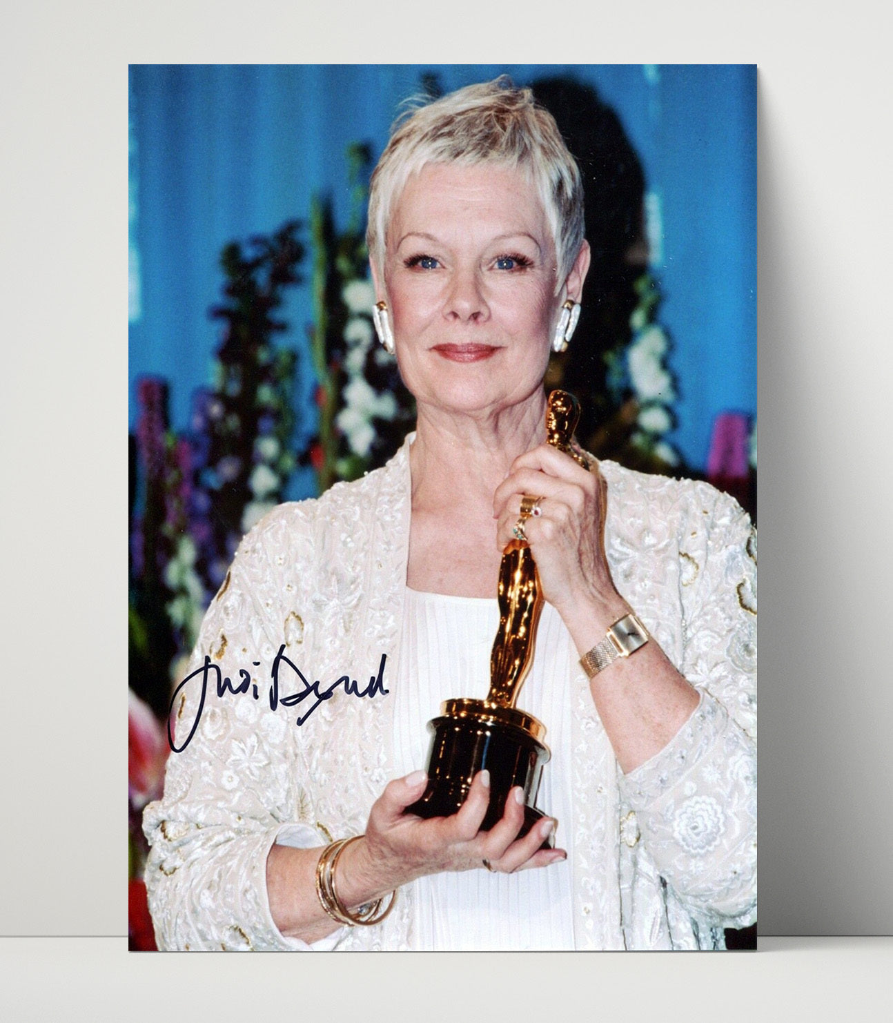Judi Dench - Oscar Winner Holding Academy Award movie wall art 16x20 Unframed Print