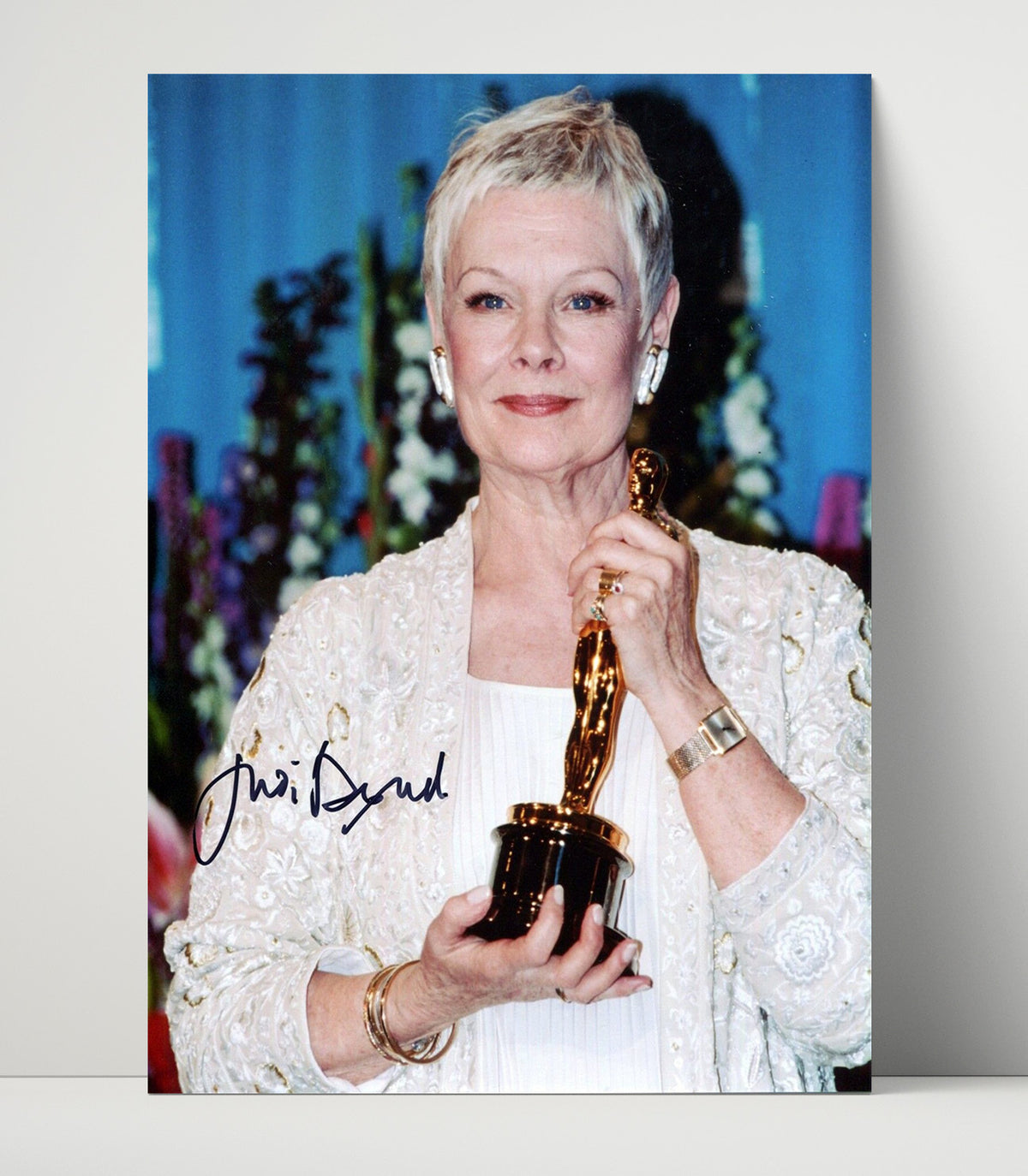 Judi Dench - Oscar Winner Holding Academy Award movie wall art 16x20 Unframed Print