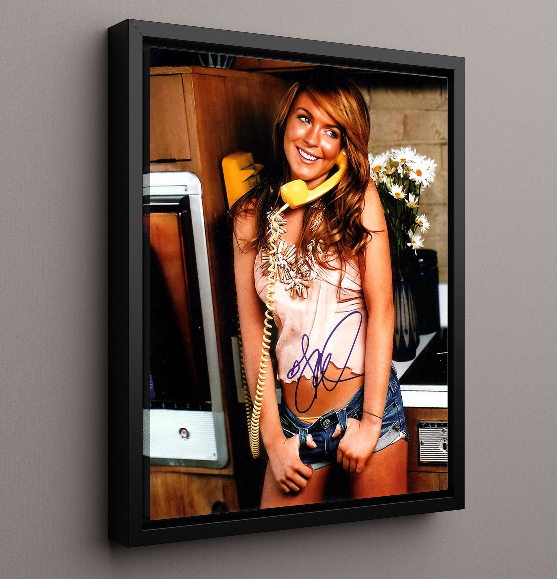 Lindsay Lohan - Retro Kitchen Phone Call Daisy Bouquet Smile movie wall art 16x20 Framed Canvas