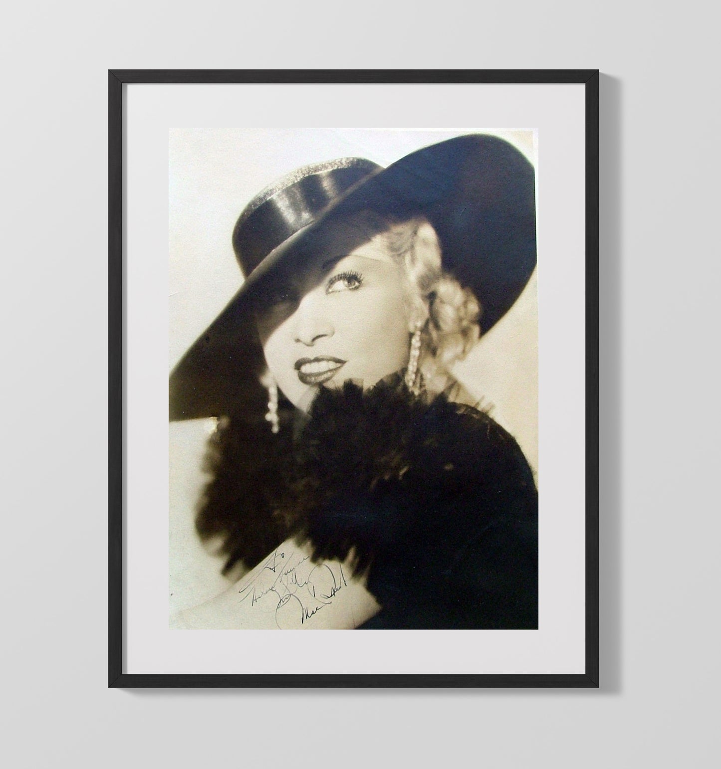 Mae West - Feather Boa Wide Hat Classic Hollywood Glamour Look movie wall art 16x20 Gallery Frame