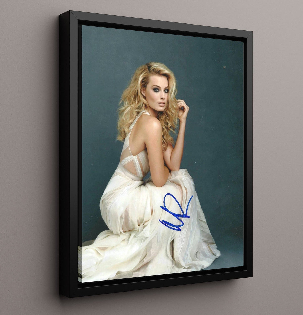 Margot Robbie - Golden Glow movie wall art 16x20 Gallery Frame