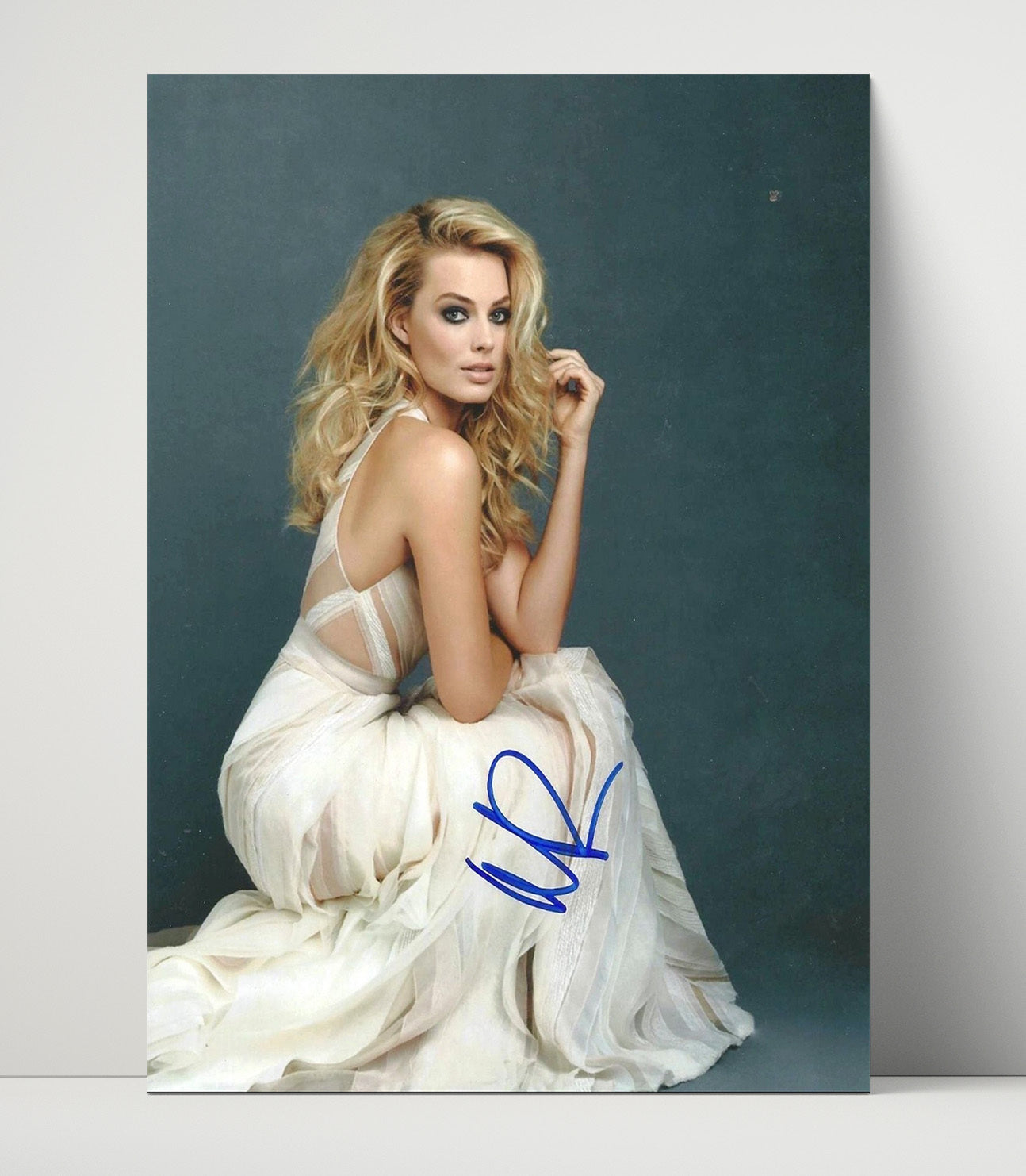 Margot Robbie - Golden Glow Vintage Movie Wall Art - 16x20 Unframed Print movie decor