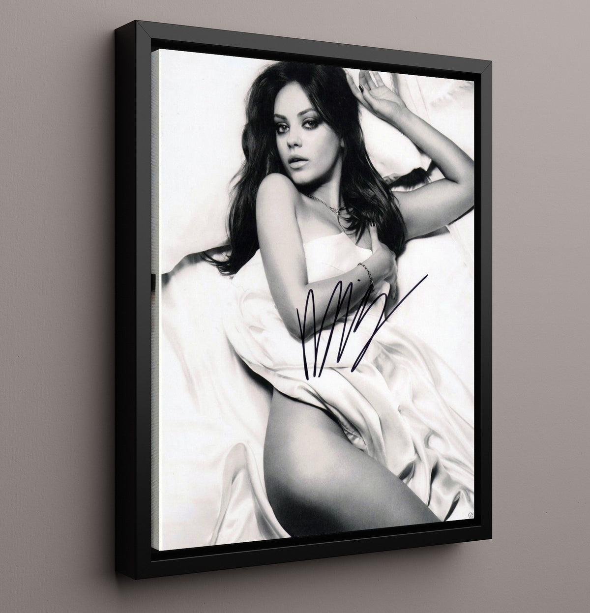 Mila Kunis - Hollywood Beauty Short Hair Glam Look movie wall art 16x20 Framed Canvas