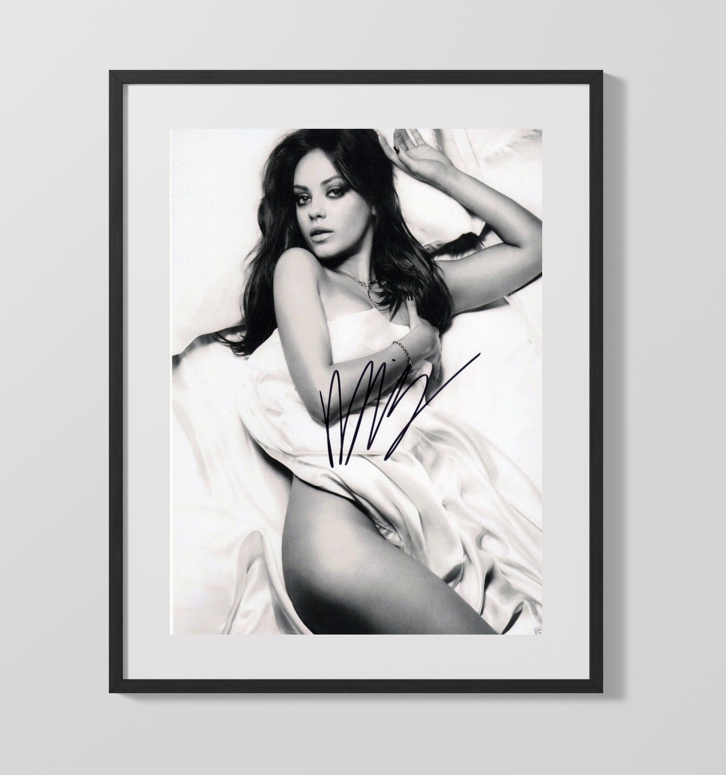 Mila Kunis - Hollywood Beauty Short Hair Glam Look movie wall art 16x20 Gallery Frame