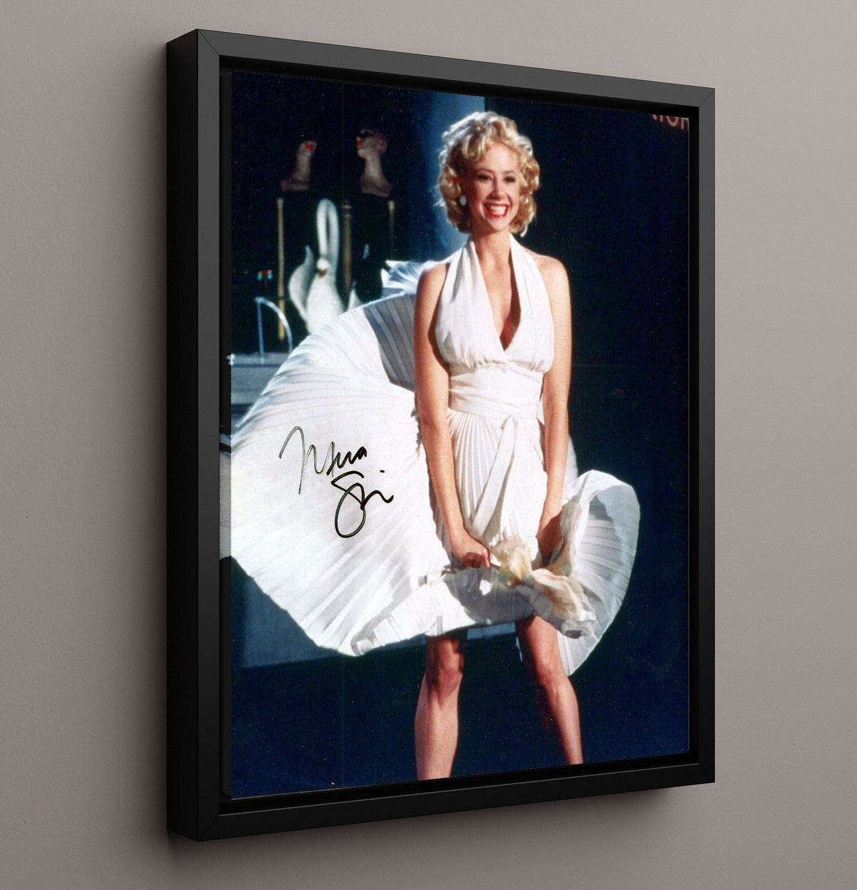 Mira Sorvino - Elegant Hollywood Beauty Soft Smile movie wall art 16x20 Gallery Frame