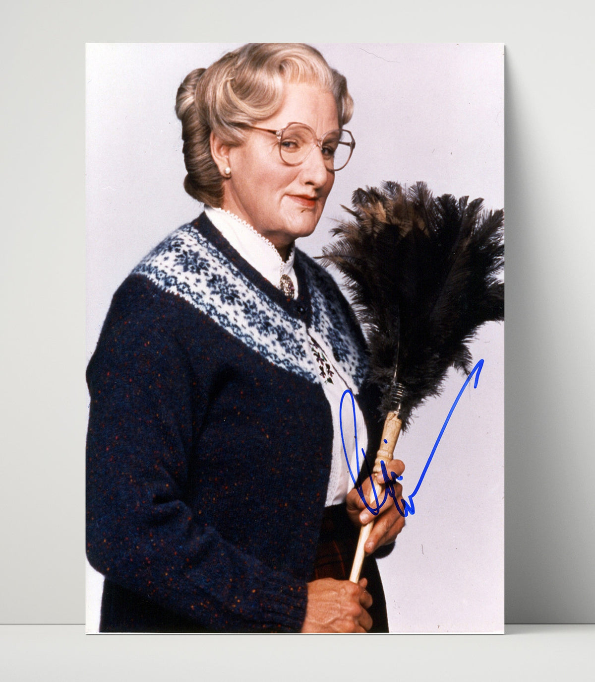 Mrs. Doubtfire - Robin Williams - Mrs. Doubtfire - Disguise Moment movie wall art 16x20 Unframed Print