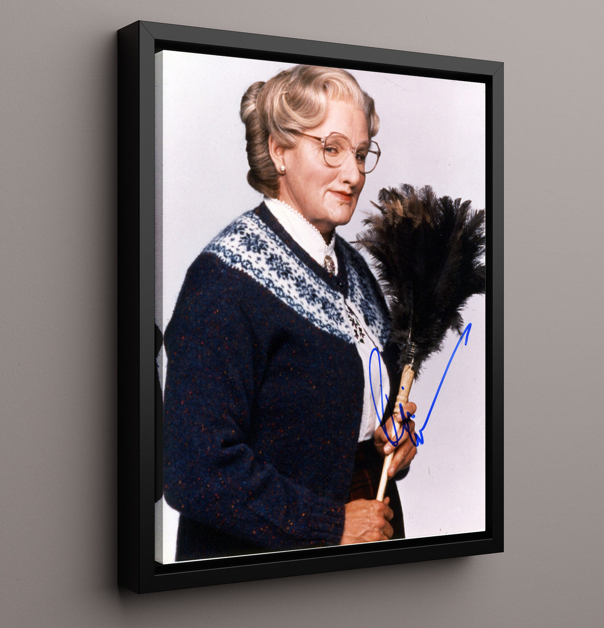 Mrs. Doubtfire - Robin Williams - Mrs. Doubtfire - Disguise Moment movie wall art 16x20 Framed Canvas