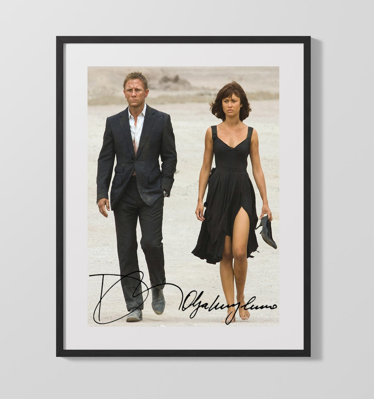 Quantum of Solace - Daniel Craig Olga Kurylenko Desert Mission Walk movie wall art 16x20 Gallery Frame