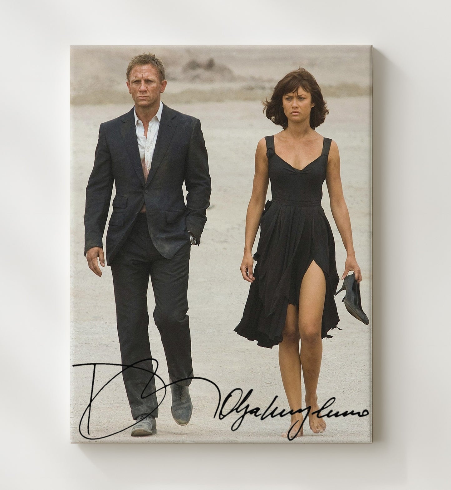Quantum of Solace - Daniel Craig Olga Kurylenko Desert Mission Walk movie wall art 20x24 Canvas