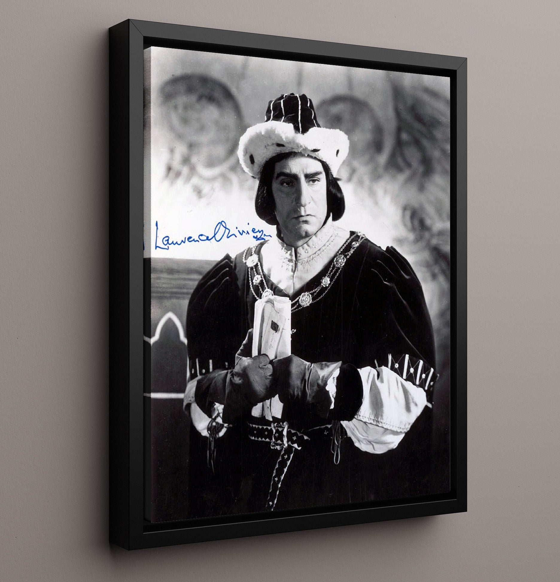 Richard III - Laurence Olivier - King Richard IIIRoyal Court Costume movie wall art 16x20 Framed Canvas