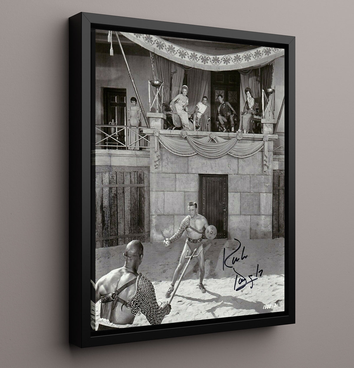 Spartacus - Kirk Douglas - Spartacus - Arena Duel Stance movie wall art 16x20 Framed Canvas