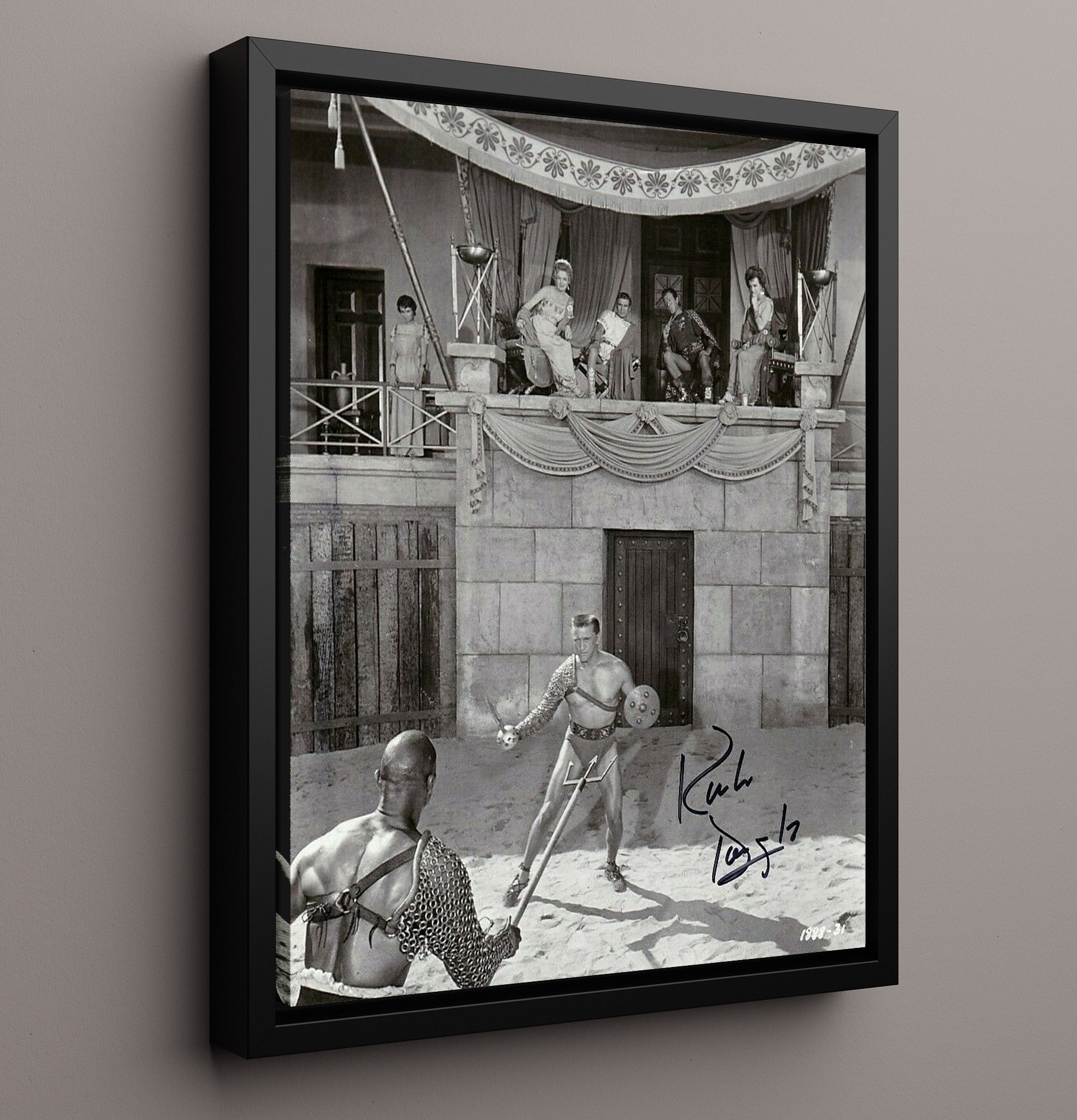 Spartacus - Kirk Douglas - Spartacus - Arena Duel Stance movie wall art 16x20 Framed Canvas