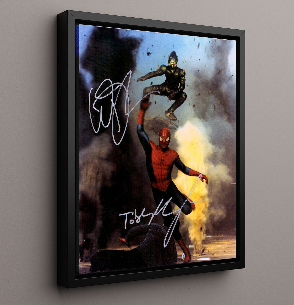 Spider-Man - Tobey Maguire - Spider-Man - Willem Dafoe - Green Goblin - Explosive Showdown Leap movie wall art 16x20 Gallery Frame