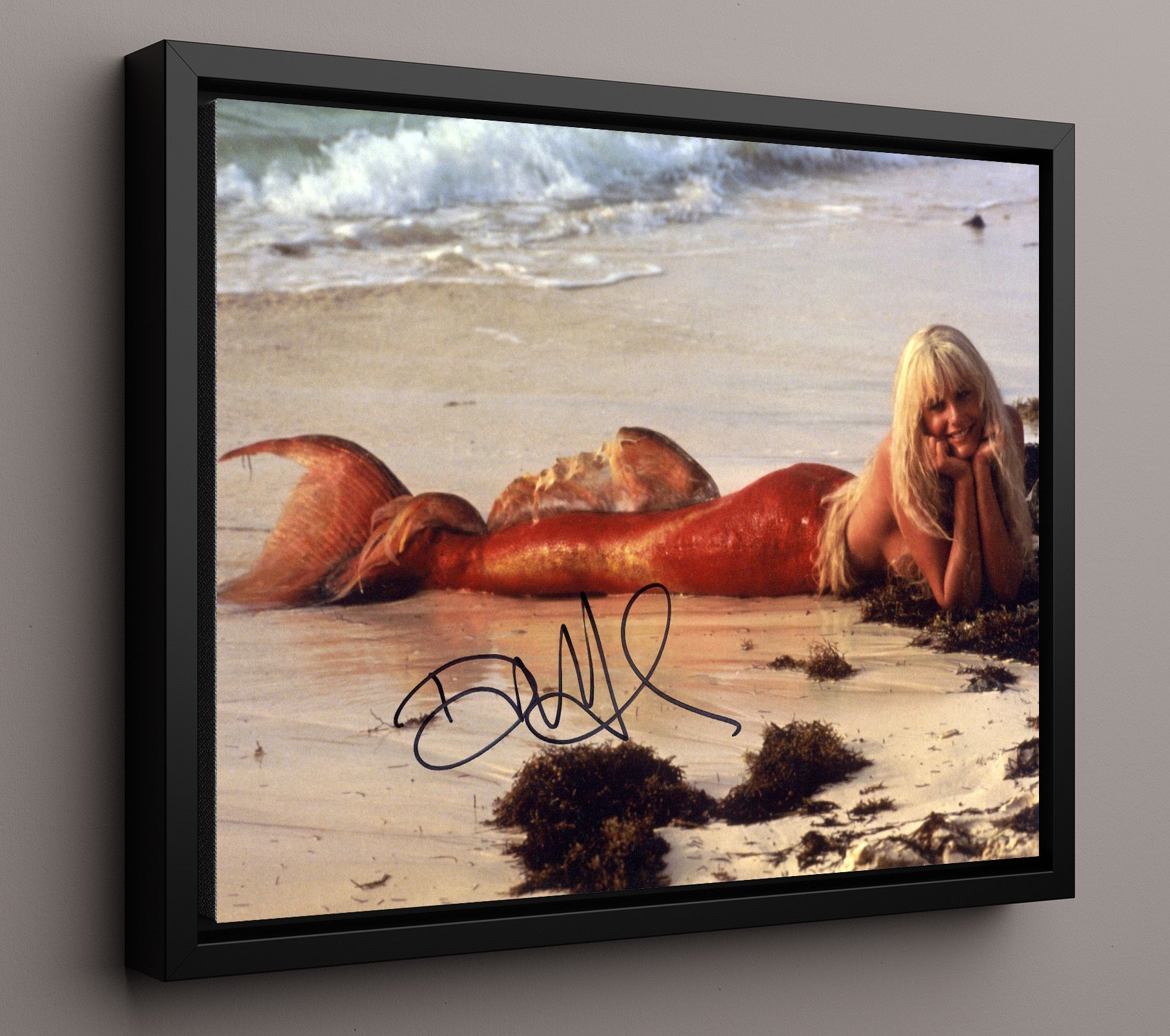 Splash - Daryl Hannah - Madison - Shoreline mermaid reveal movie wall art 16x20 Framed Canvas