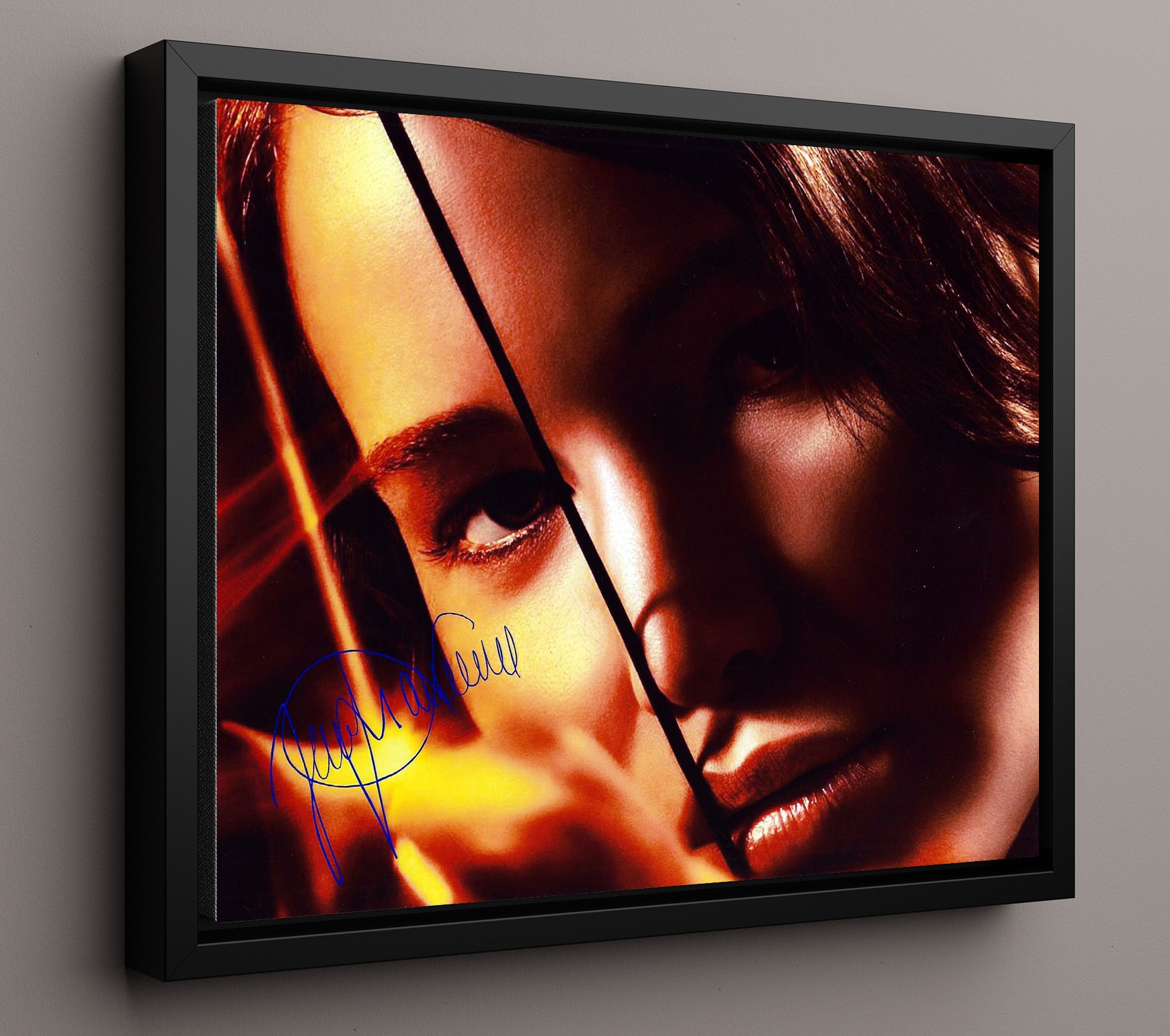 The Hunger Games - Jennifer Lawrence - Katniss Everdeen - Bow drawn fiery focus Vintage Movie Wall Art - 16x20 Framed Canvas movie decor