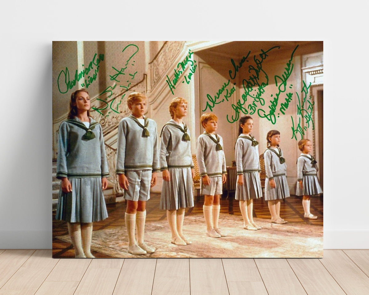 Julie Andrews Staircase Lineup Ensemble – The Sound of Music unframed semi-gloss poster print