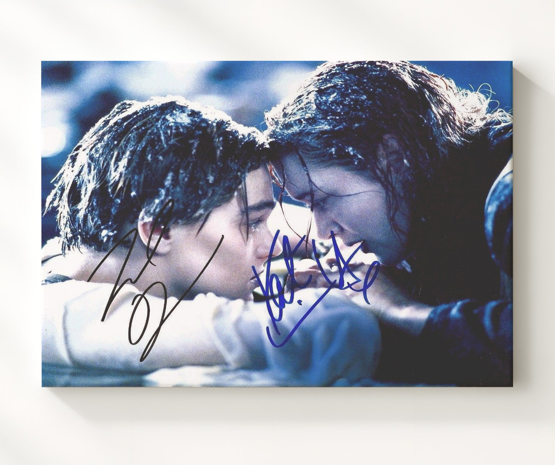 Titanic - Leonardo DiCaprio - Jack Dawson - and Kate Winslet - Rose - Bow embrace horizon moment movie wall art 20x24 Canvas