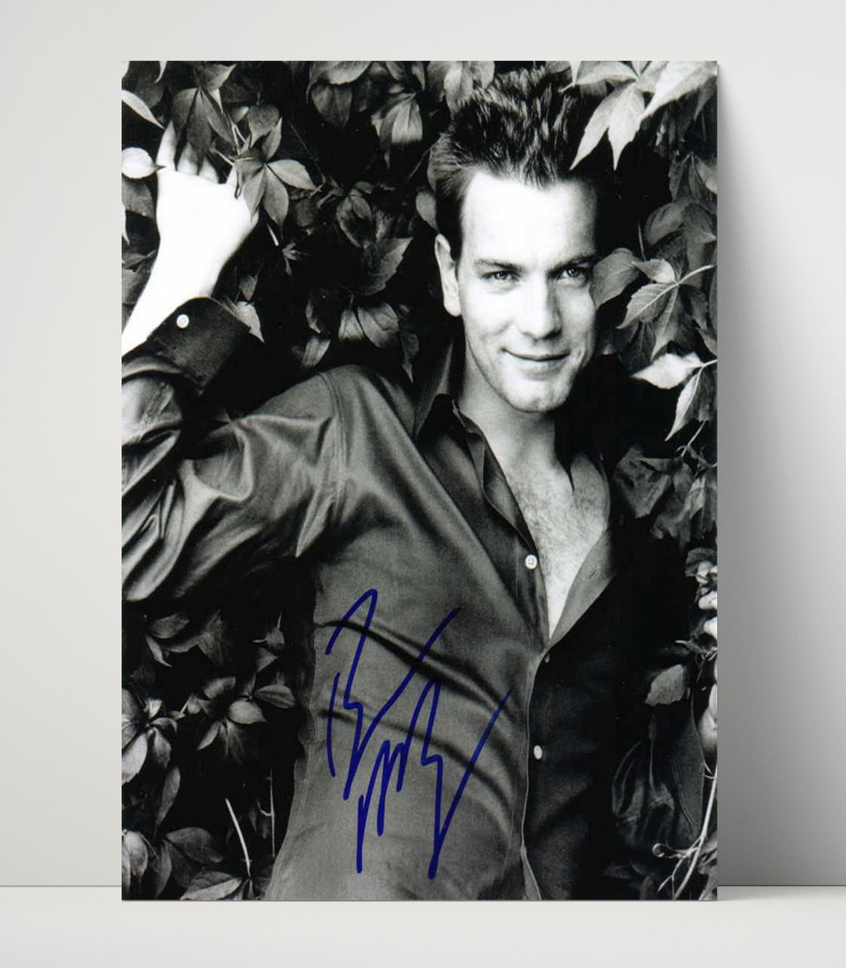 Trainspotting - Ewan McGregor - Mark Renton - Rebel Antihero Attitude movie wall art 16x20 Unframed Print