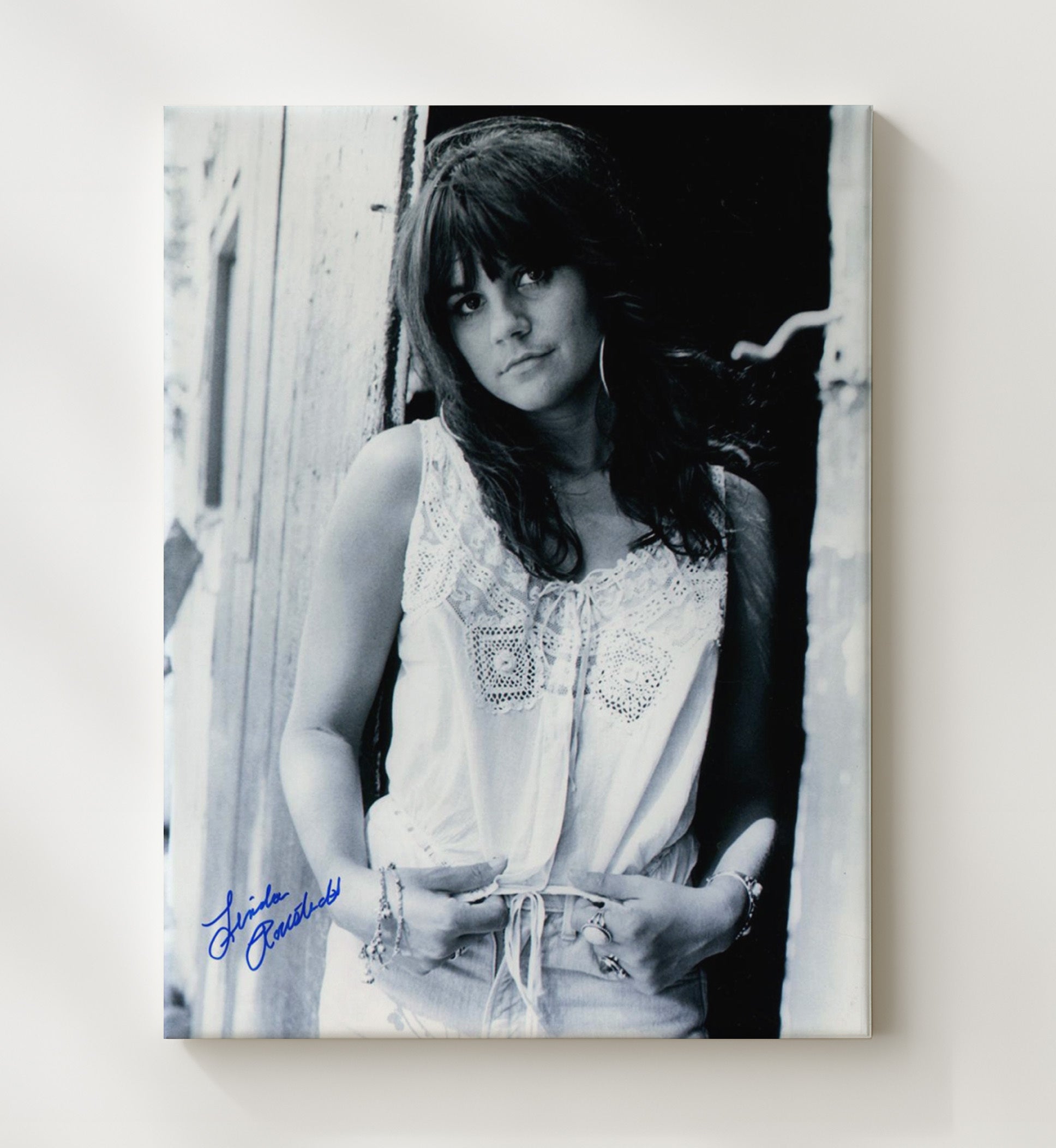 Linda Ronstadt - Young Studio Portrait Black And White - Vintage Music Wall Art - 20x24 Canvas music decor