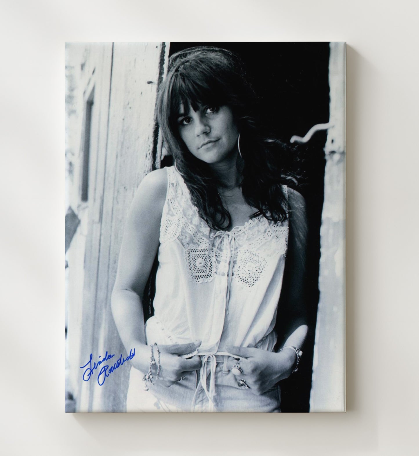 Linda Ronstadt - Young Studio Portrait Black and White Music Wall Art 20x24 Canvas wall art print – Music decor