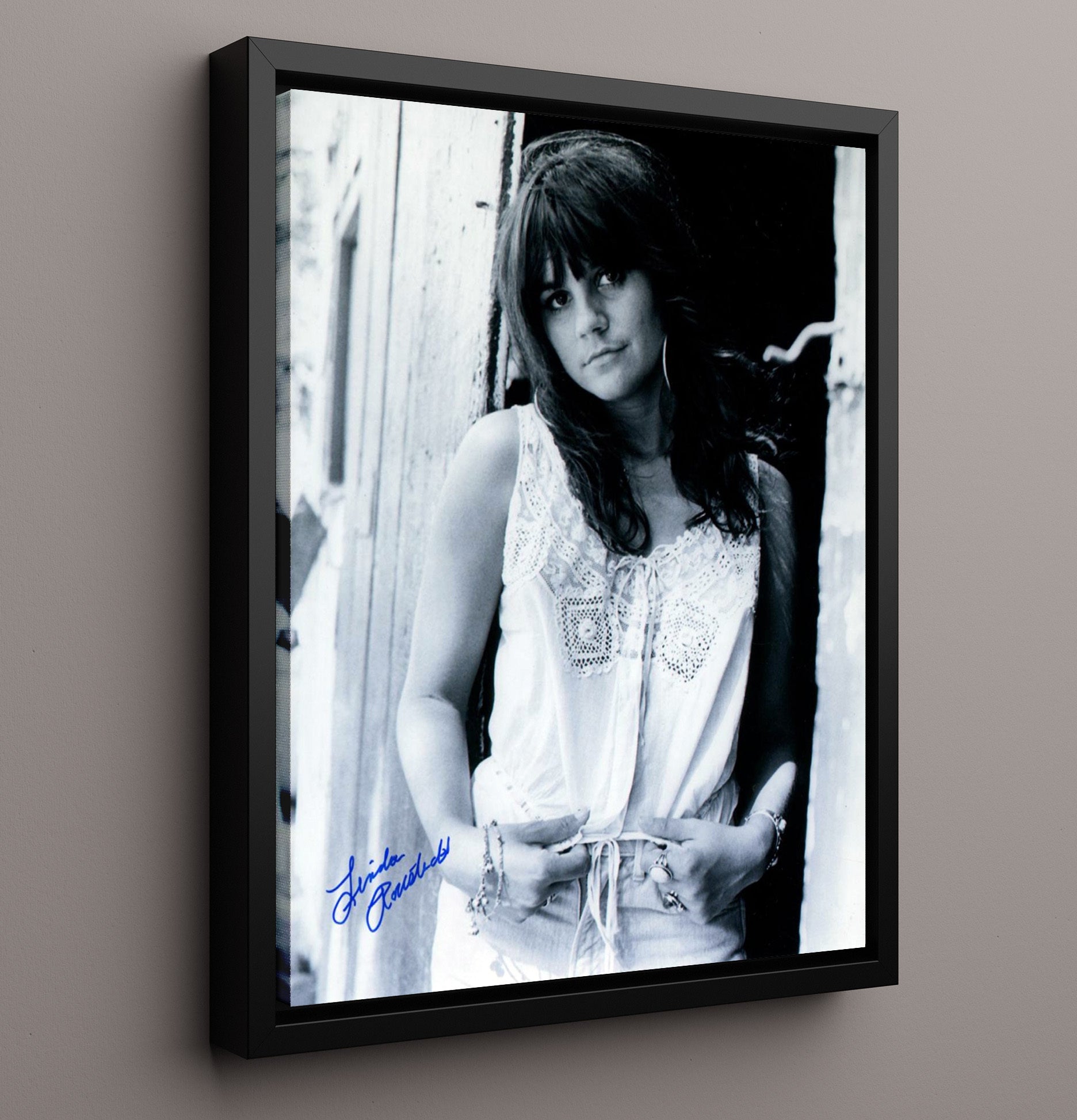 Linda Ronstadt - Young Studio Portrait Black And White - Vintage Music Wall Art - 16x20 Framed Canvas music decor