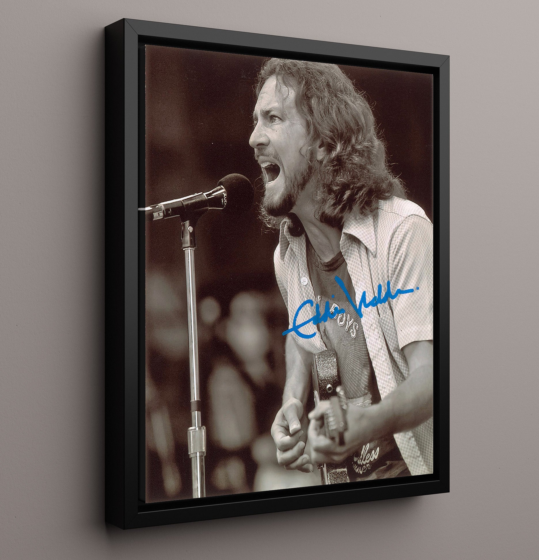 Pearl Jam - Eddie Vedder Singing Into Microphone Music Wall Art 16x20 Framed Canvas wall art print – Music decor