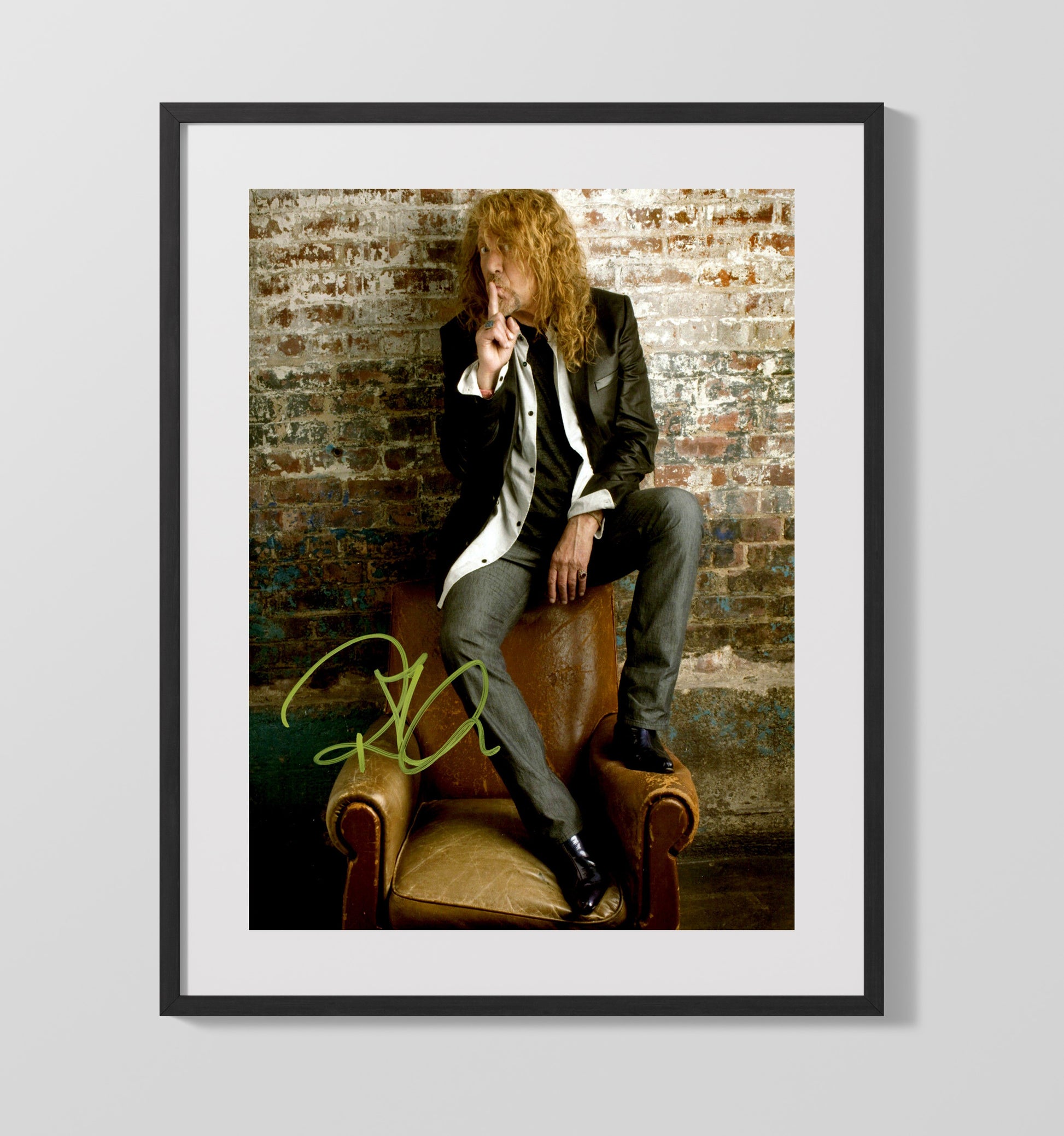 Robert Plant - Finger to Lips Seated Portrait Music Wall Art 16x20 Gallery Frame wall art print – Music decor