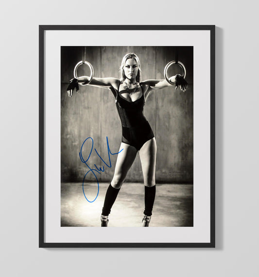Lindsey Vonn - Olympic Rings Gym Pose Olympic Wall Art 16x20 Gallery Frame wall art print – Olympic Wall Art decor