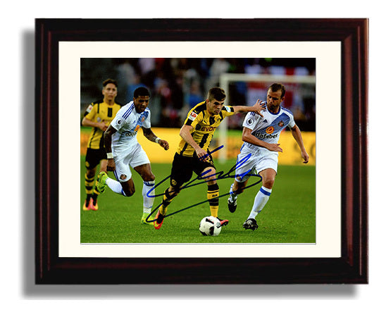 Christian Pulisic Borussia Dortmund Attacking Run Match Play Soccer Print 8x10 Beveled Frame soccer wall art print – Soccer Prints decor