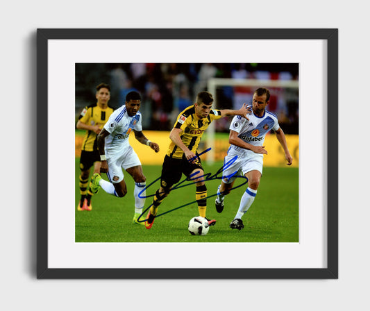 Christian Pulisic Borussia Dortmund Attacking Run Match Play Soccer Print 16x20 Gallery Framed Artwork wall art print – soccer decor