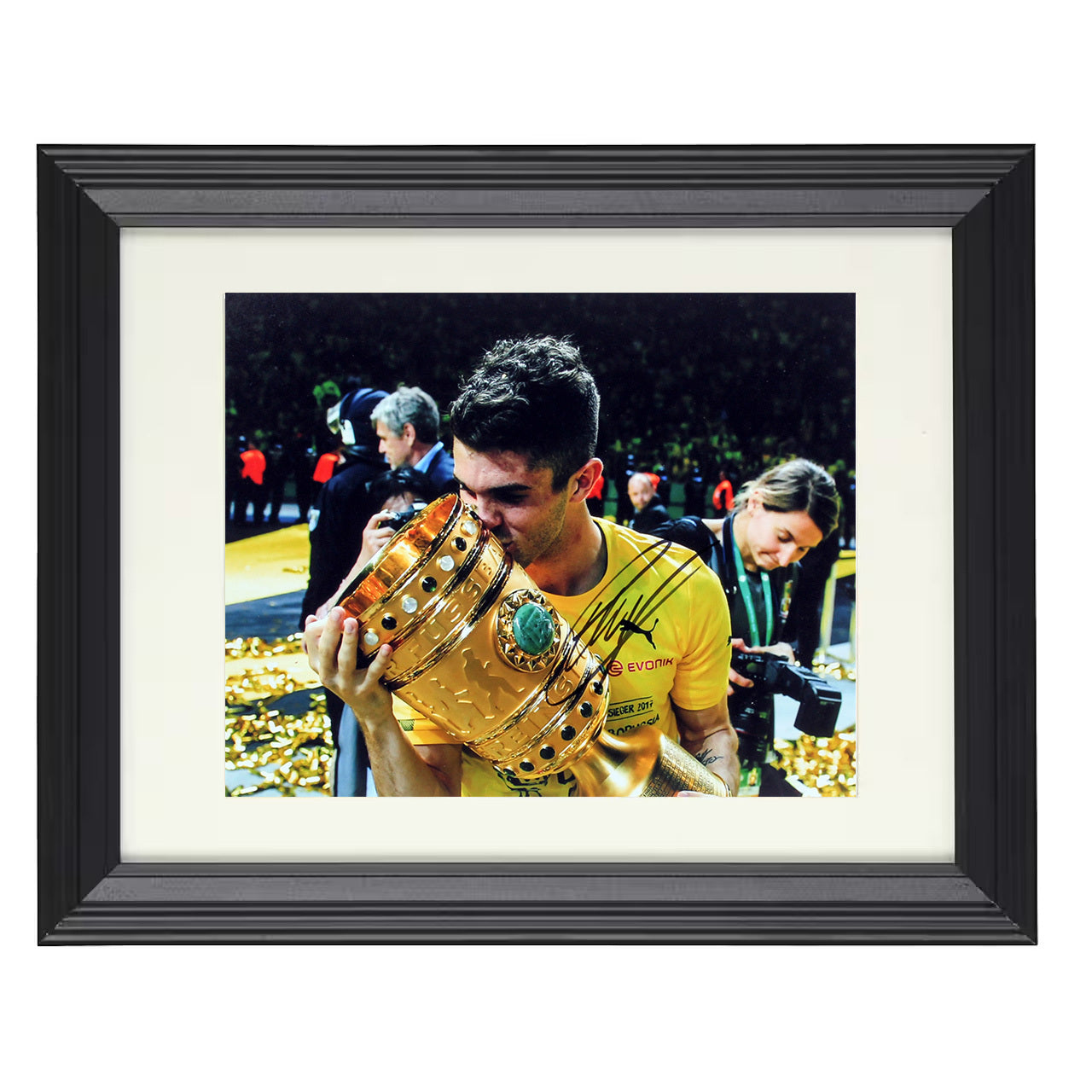 Christian Pulisic – Dortmund DFB Pokal Trophy Kiss 8x10 matted black framed soccer wall art