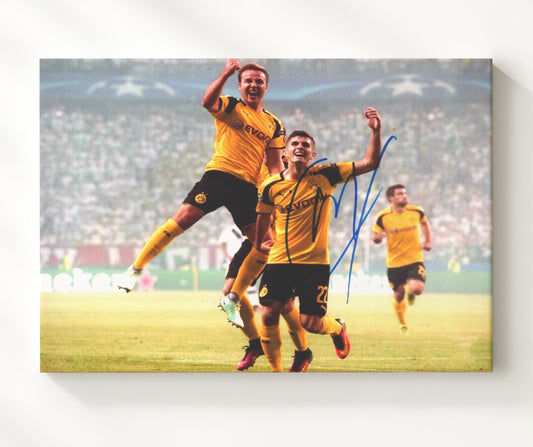 Christian Pulisic Borussia Dortmund Match Action Classic - Canvas soccer wall art