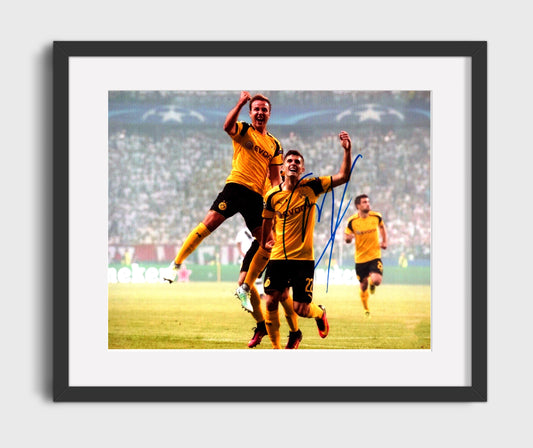 Christian Pulisic Borussia Dortmund Match Action Classic Soccer Print 16x20 Gallery Framed Artwork wall art print – soccer decor