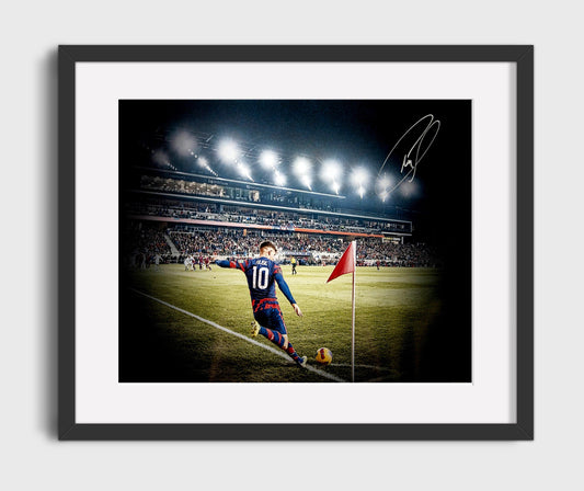 Christian Pulisic USA Corner Kick Strike Soccer Print 16x20 Gallery Framed Artwork wall art print – soccer decor