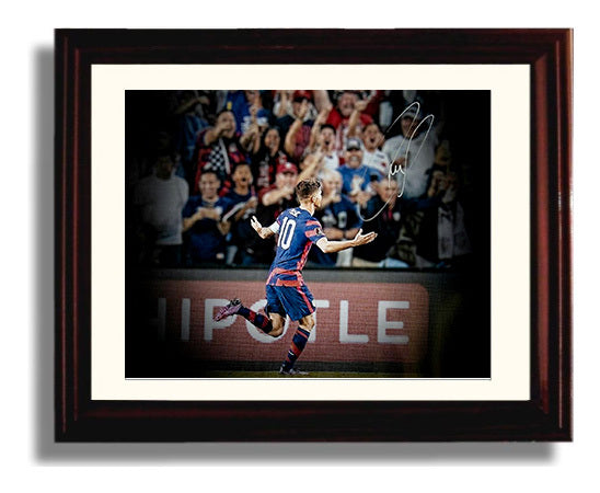 Christian Pulisic USA Goal Celebration Print Run to Crowd Soccer Print 8x10 Beveled Frame soccer wall art print – Soccer Prints decor