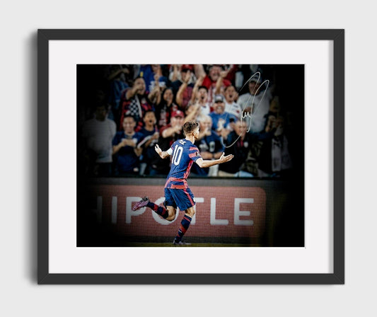 Christian Pulisic USA Goal Celebration Print Run to Crowd Soccer Print 16x20 Gallery Framed Artwork wall art print – soccer decor