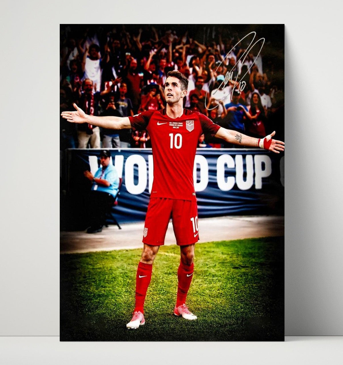 Christian Pulisic – USA Captain America Celebration unframed semi-gloss poster print