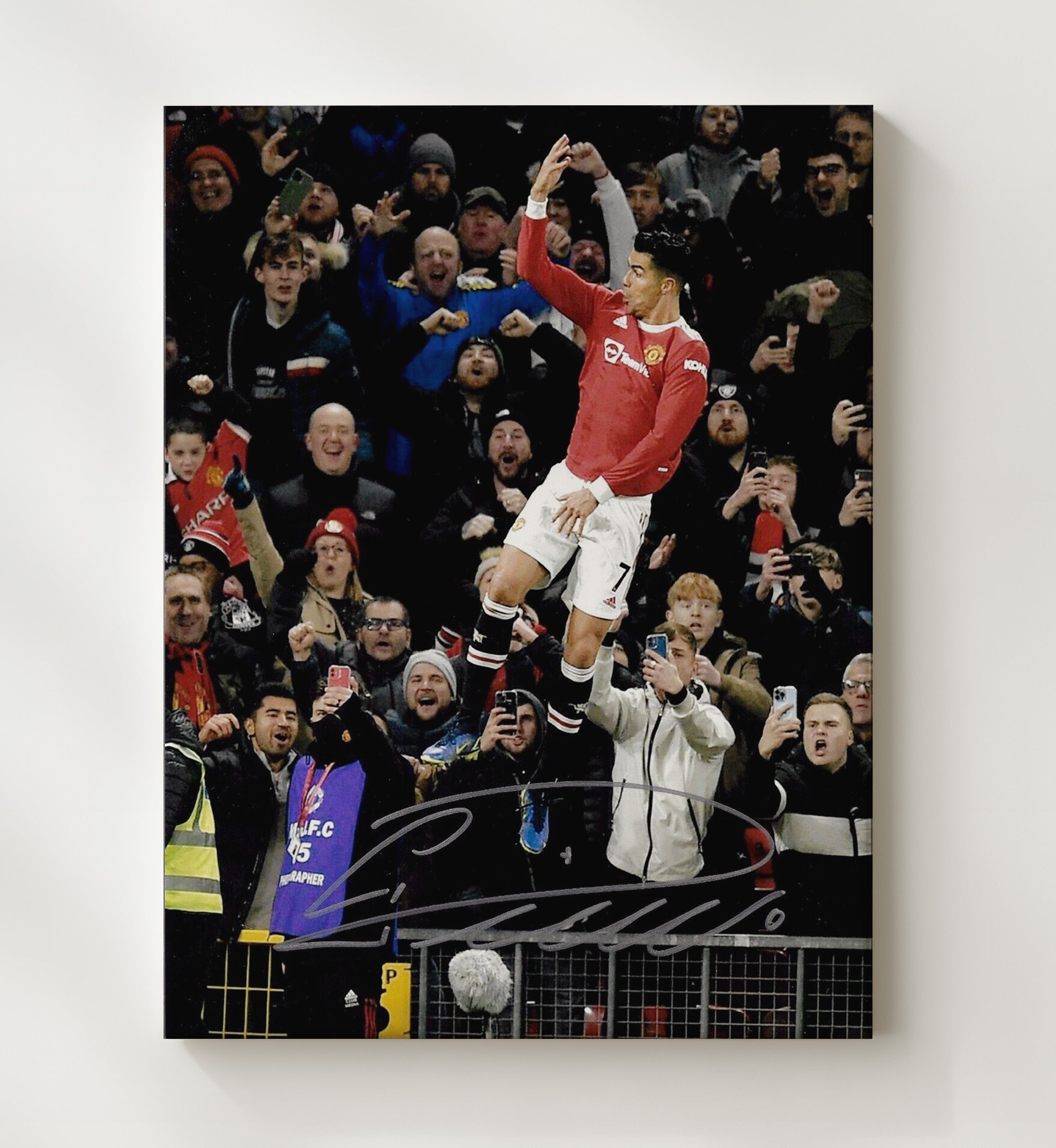 Cristiano Ronaldo Manchester United SIUUU Celebration Leap Old Trafford Soccer 20x24 Canvas soccer wall art print – Soccer Prints decor
