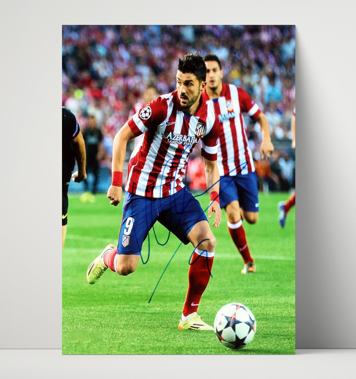 David Villa Atletico Madrid Striking Goal Moment Soccer Print 16x20 Unframed Print soccer wall art print – Soccer Prints decor