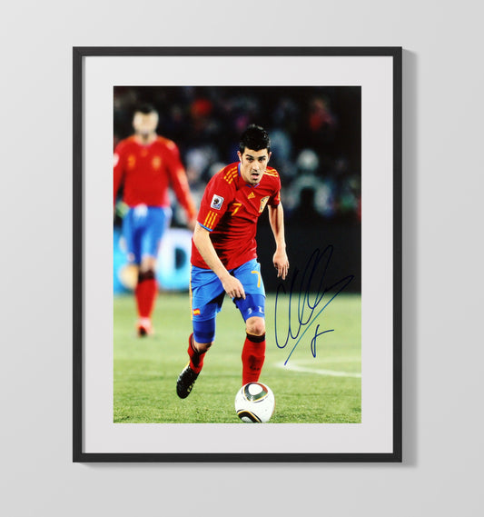 David Villa Spain Midfield Attack Focus Soccer Print 16x20 Gallery Framed Artwork wall art print – soccer decor