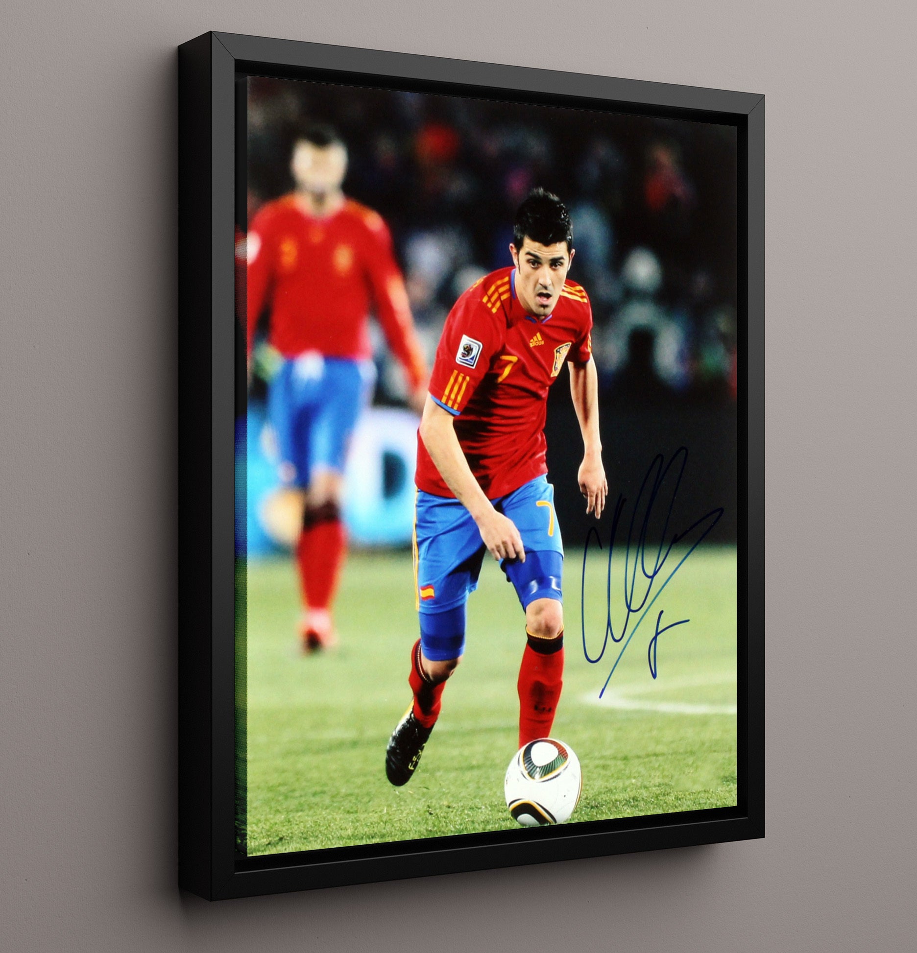 David Villa Spain Midfield Attack Focus Soccer Print 16x20 Framed Canvas soccer wall art print – Soccer Prints decor