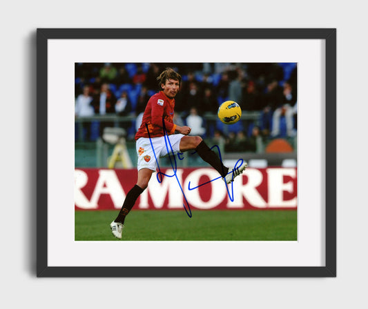 Gabriel Heinze AS Roma Aerial Ball Challenge Defensive Focus Soccer Print 16x20 Gallery Framed Artwork wall art print – soccer decor